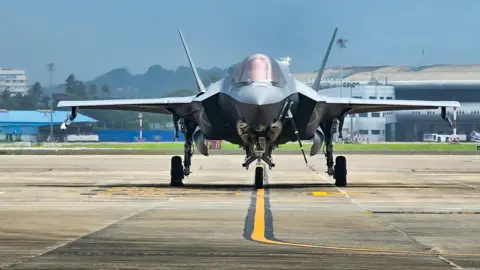 BBC The F-35B at Thiruvananthapuram airport in the southern state of Kerala