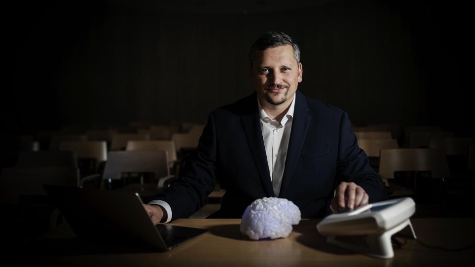 Czech Neurotech Startup Stimvia Brings AI To Non-Invasive BCI