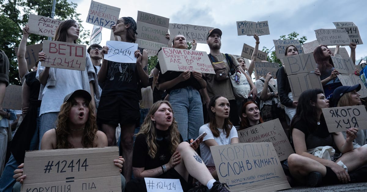 Ukraine protests grow as Zelenskyy offers new bill to quell power grab fears – POLITICO