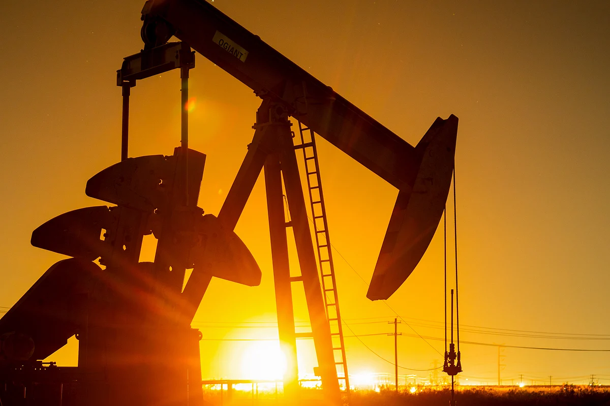 Oil Holds Decline With Trade Talks, Russia Energy Curbs In Focus