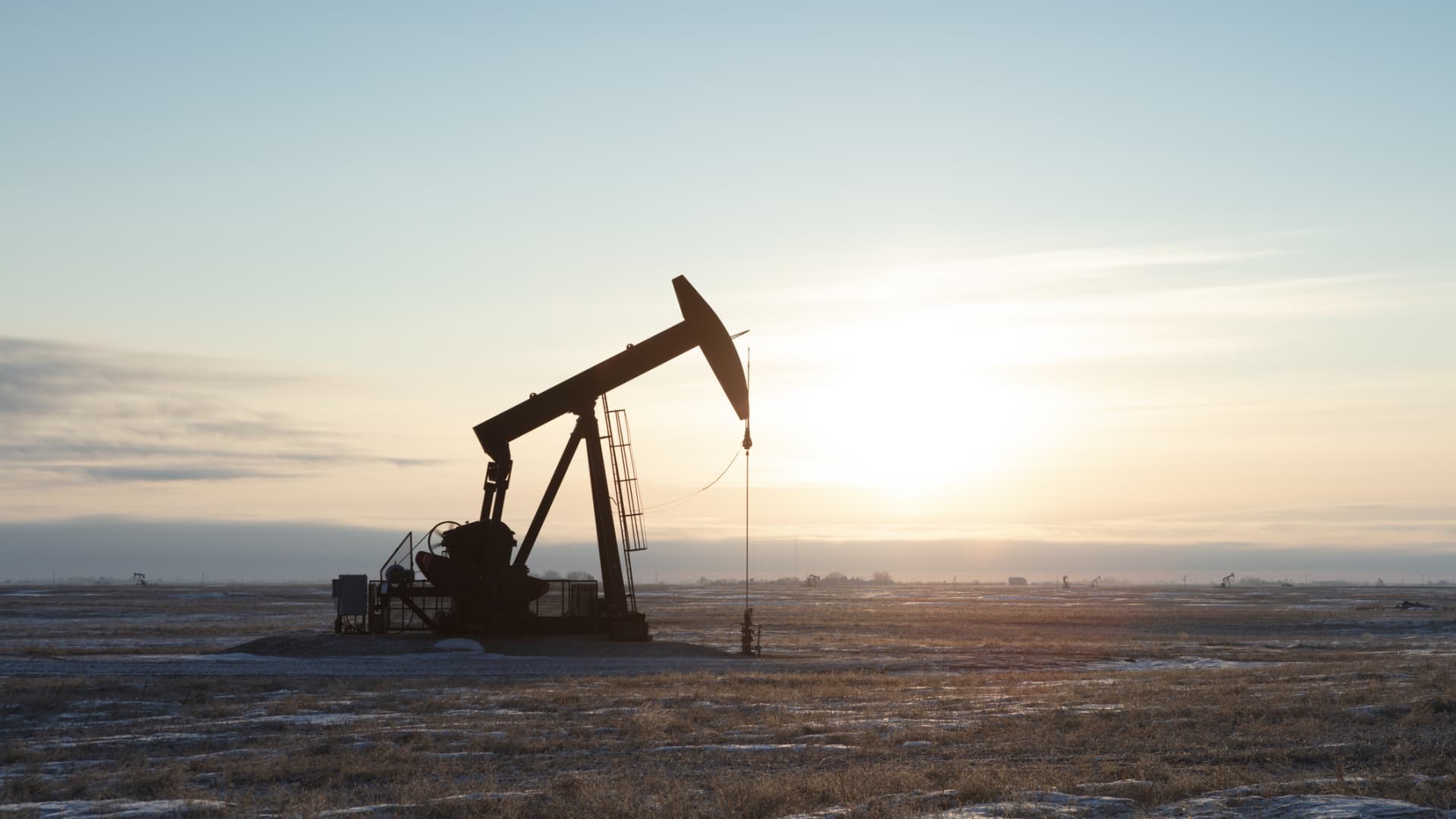 Oil holds steady on reports of US-Russia deal