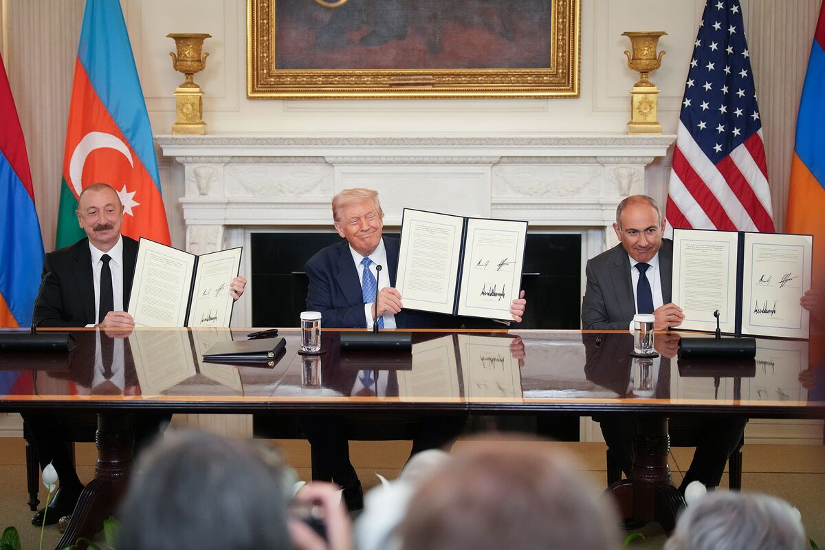 Iran Won’t Allow Trump-Backed Azerbaijan Corridor, Top Aide Says