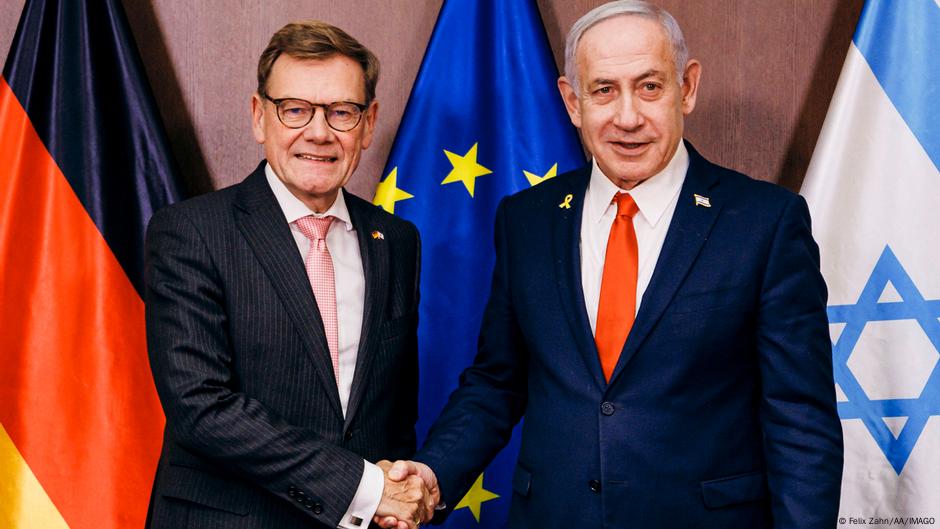 German government takes tougher tone with Israel – DW – 08/02/2025