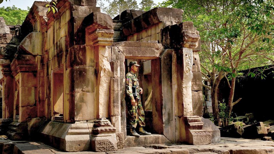 Has Cambodia used border temple as an army base? – DW – 08/07/2025