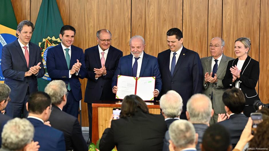 Brazil announces $5.5B package to counter Trump’s tariffs – DW – 08/14/2025