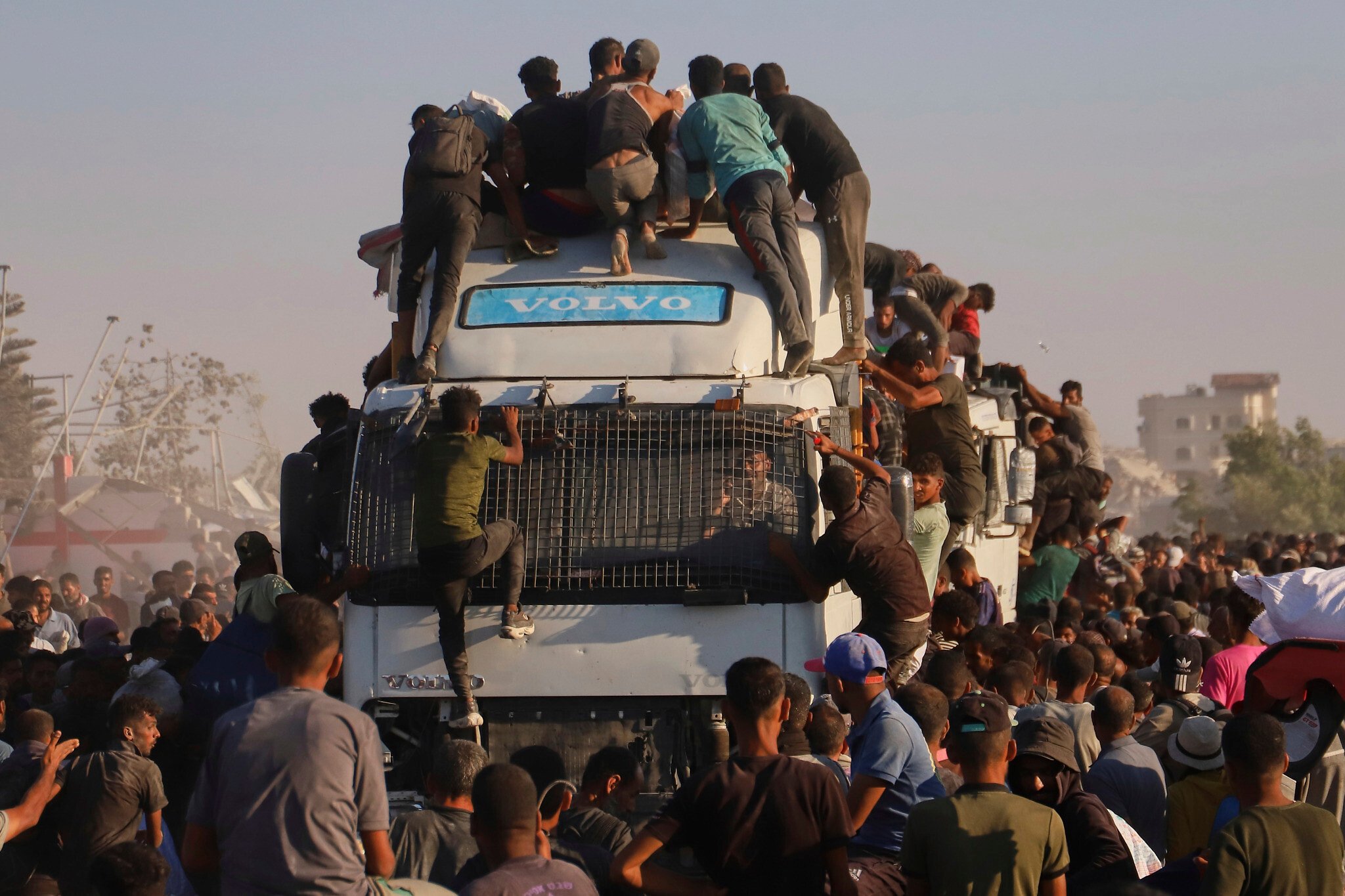 Almost 9 in 10 aid trucks looted before reaching Gaza destinations, UN figures show