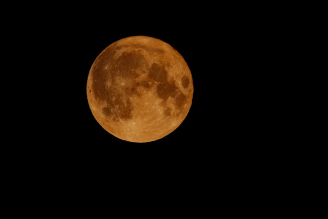 A Sturgeon Full Moon Rises and Planets Will Cluster in the Sky This Early August 2025