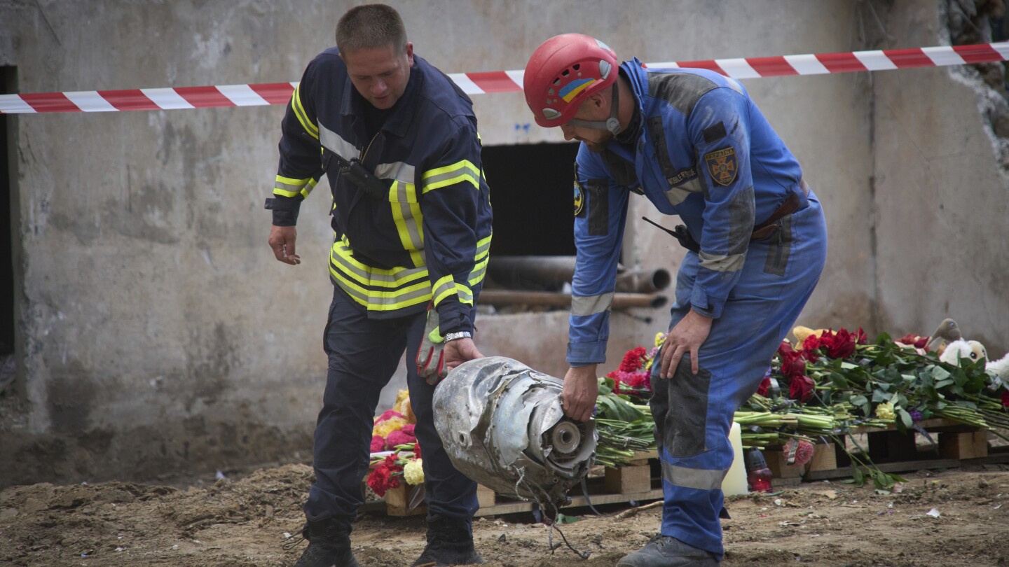 Kyiv mourns after a Russian attack that killed 31 people