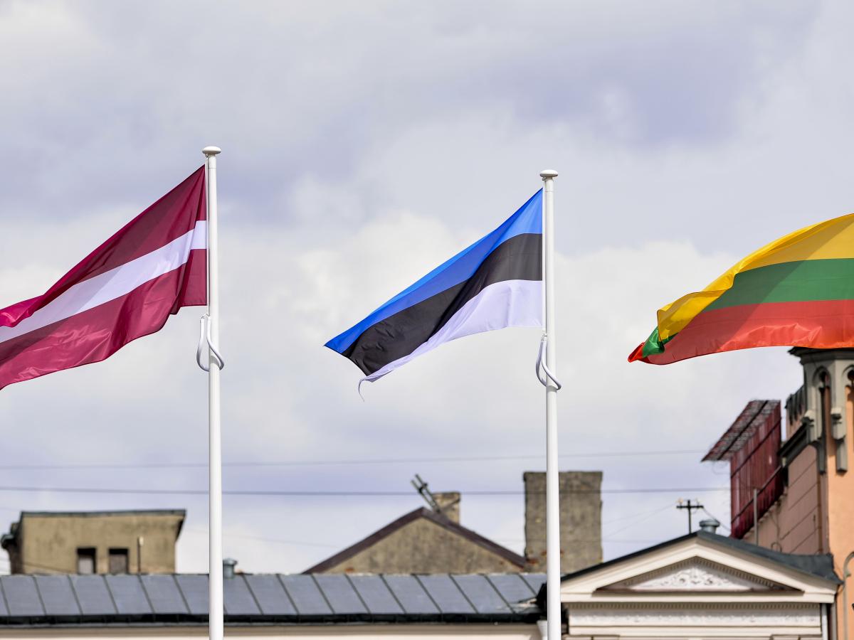 Poland and the Baltic States Blocked Peace Talks with Russia in 2021