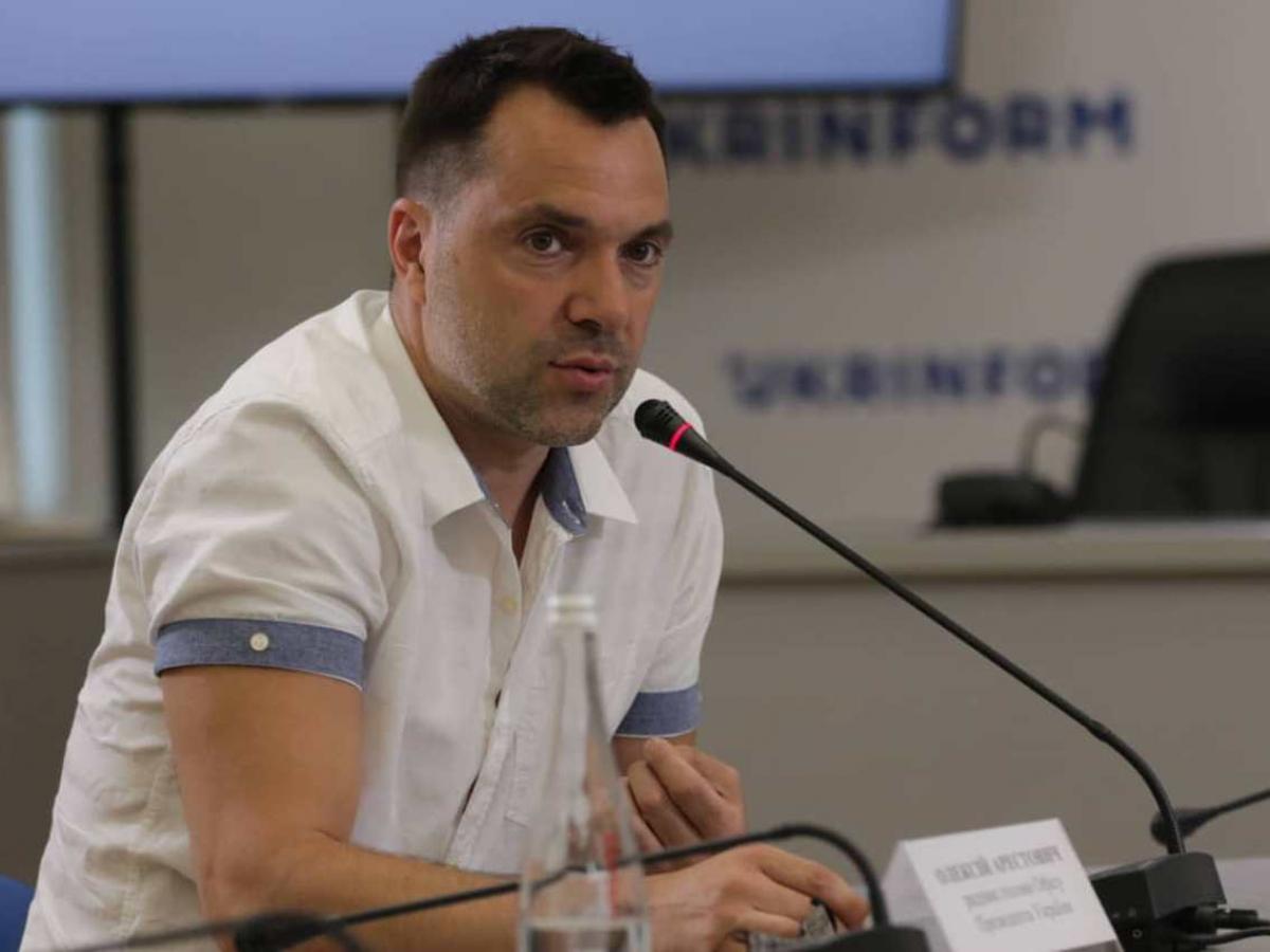 Arestovych Reveals Istanbul Peace Talks Details and Criticizes Boris Johnson’s Role