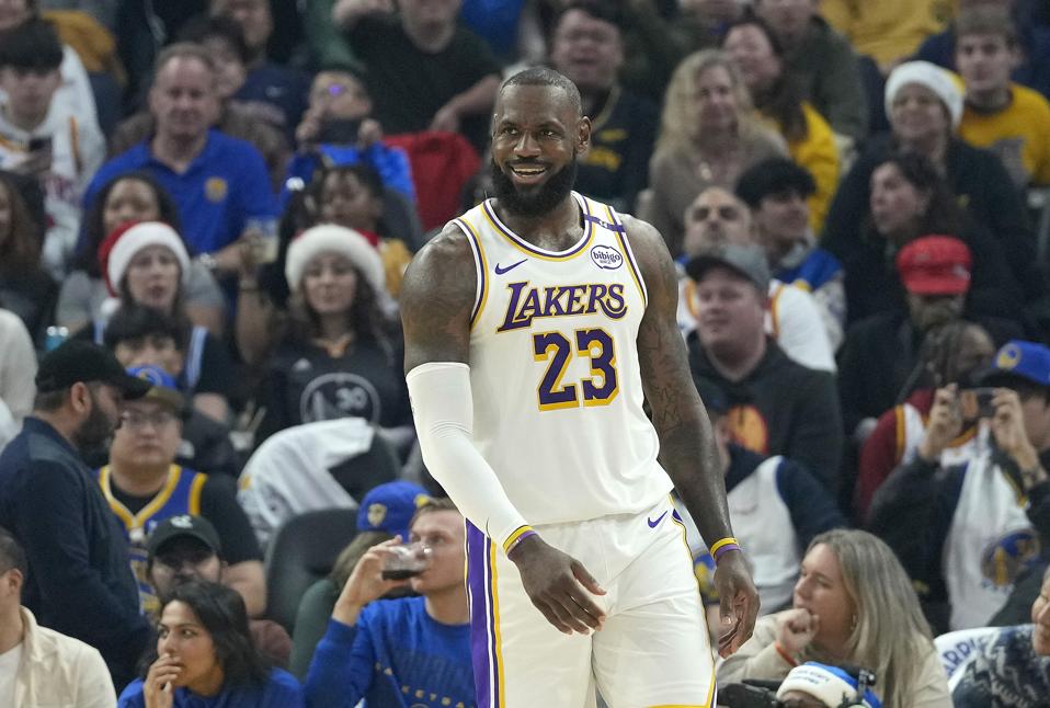 Lakers Star LeBron James Sidelined For 3-4 Weeks With Sciatica