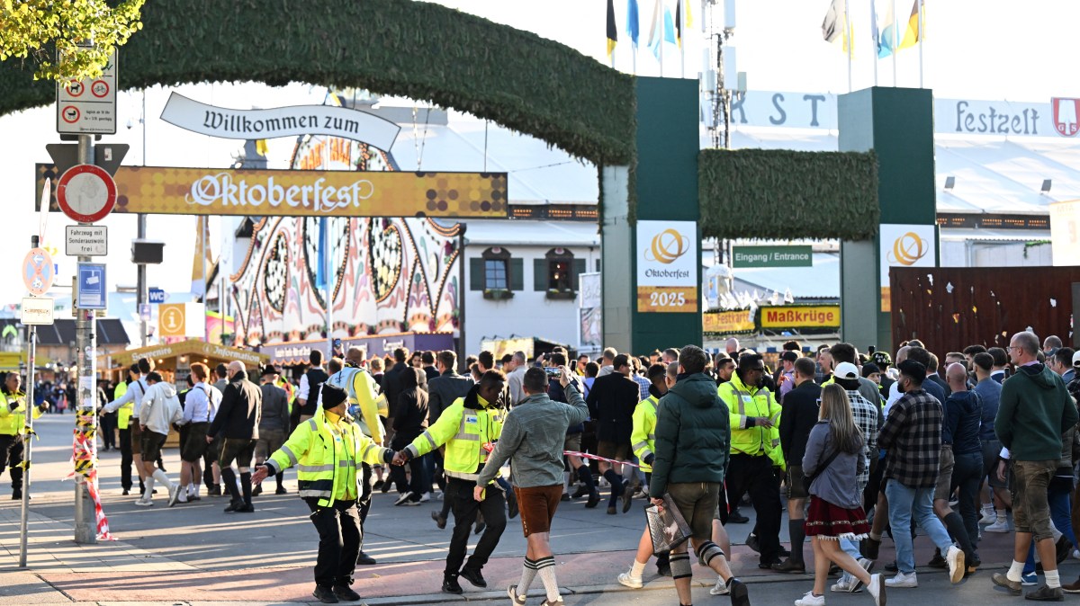 Oktoberfest in Munich temporarily closed over bomb threat – The Times