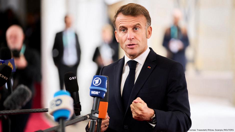 Election calls pile pressure on Macron amid crisis – DW – 10/07/2025