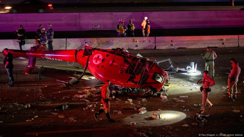 Medical helicopter crashes on California highway – DW – 10/07/2025