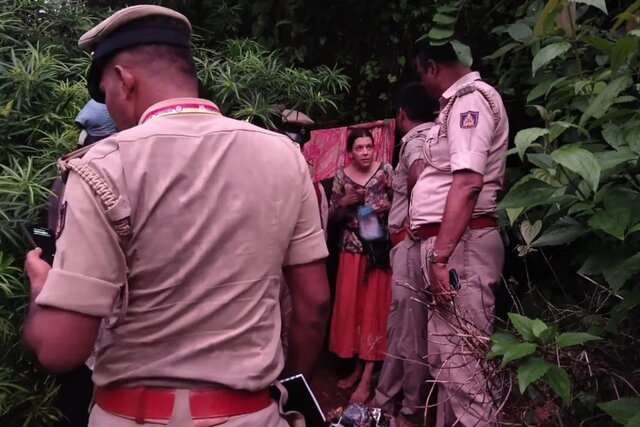‘I didn’t want to live in an apartment in Moscow’ Why did a Russian woman live with her daughters in an Indian cave for nine months? — Meduza