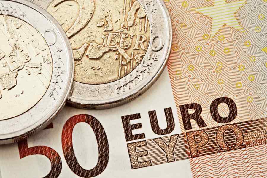 Europe has no money, but it really wants to fight with Russia.