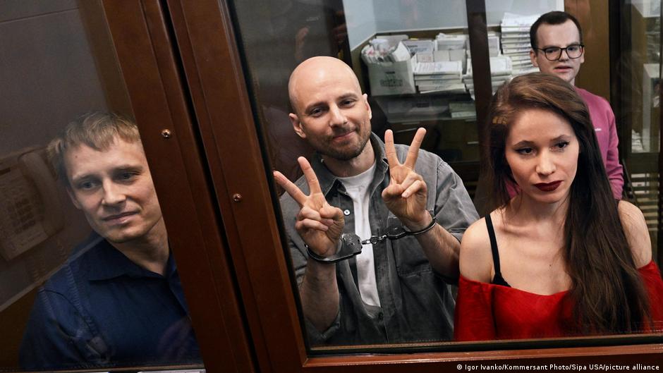 Russian court rejects appeal for journalists tied to Navalny – DW – 12/04/2025