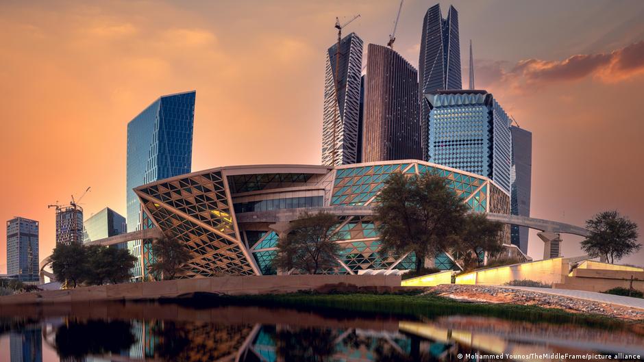 How the Gulf rivalry is heating up – DW – 12/03/2025