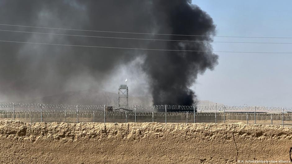 Pakistan and Afghanistan exchange fire after failed talks – DW – 12/06/2025