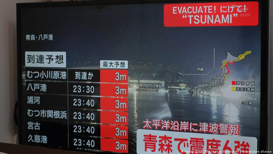 Northeastern Japan hit by 7.6 magnitude earthquake – DW – 12/08/2025