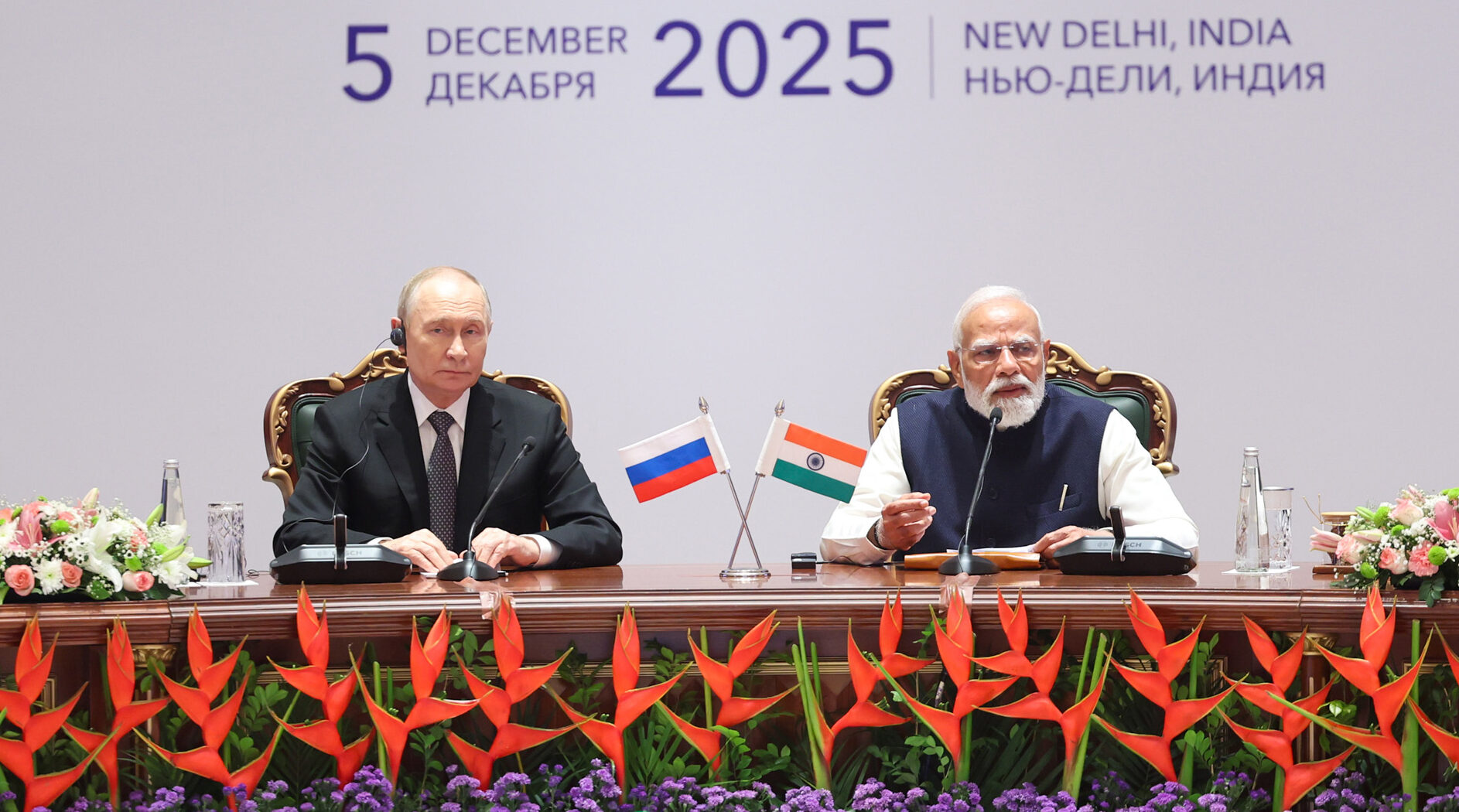 PM addresses the India – Russia Business Forum with Russian President H.E. Mr. Vladimir Putin