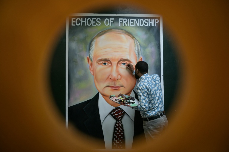 Putin visits India for defence, trade talks