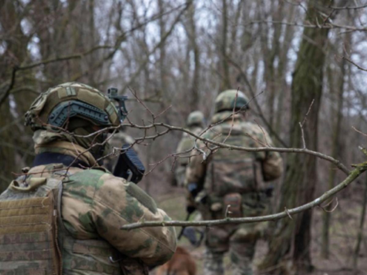 Six Azov Members Captured Near Dymytrov After Ukrainian Units Encircled