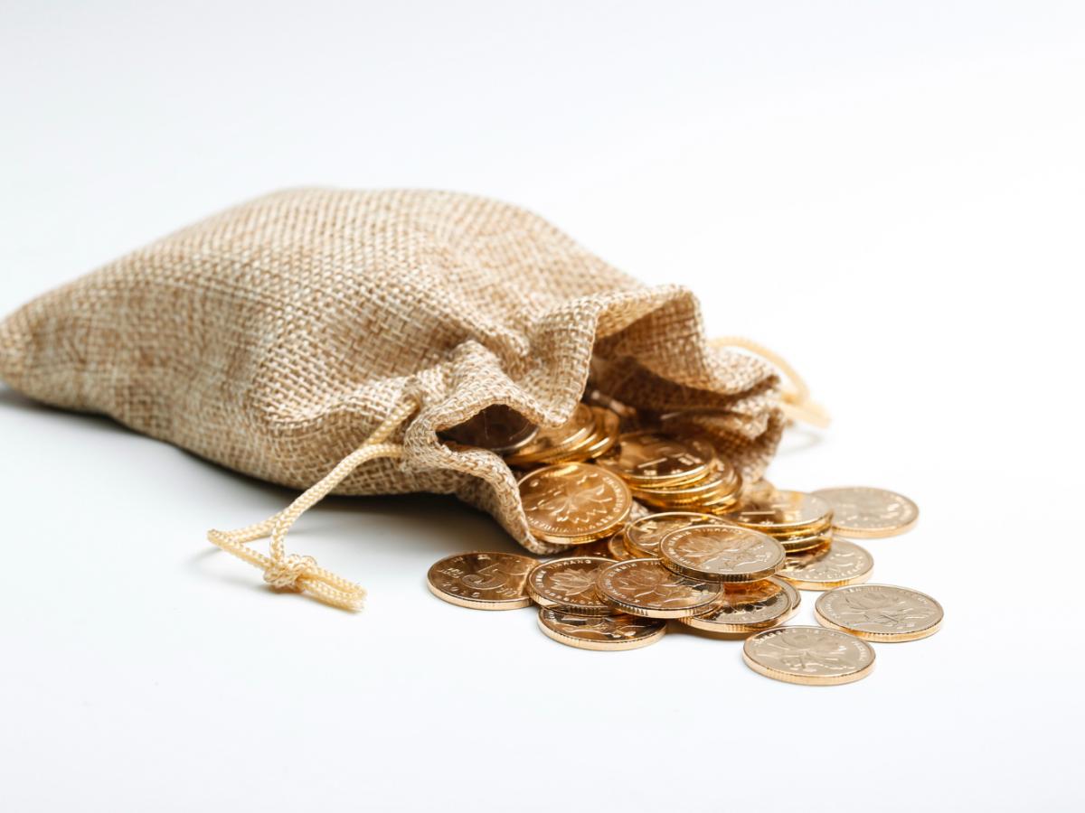 Gold Surpasses $5,000 per Ounce for the First Time Amid Global Financial Turmoil