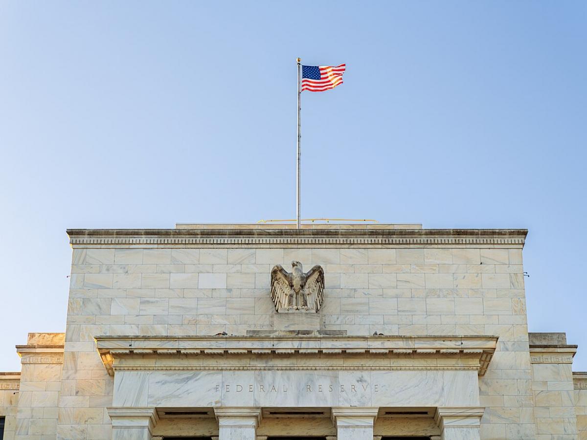 Dollar Weakens, Gold Slides as Trump Nominates Kevin Warsh as Next Federal Reserve Chair