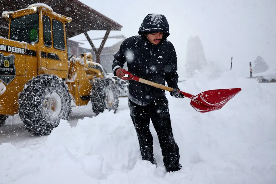 6 Winter Storm Safety Tips To Help Avoid An ER Visit, From A Doctor