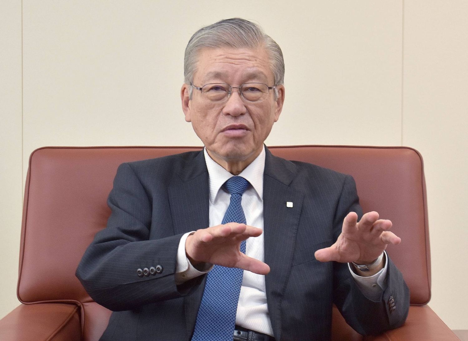 Japan Gas Association leader says it’s hard to give up Russian LNG