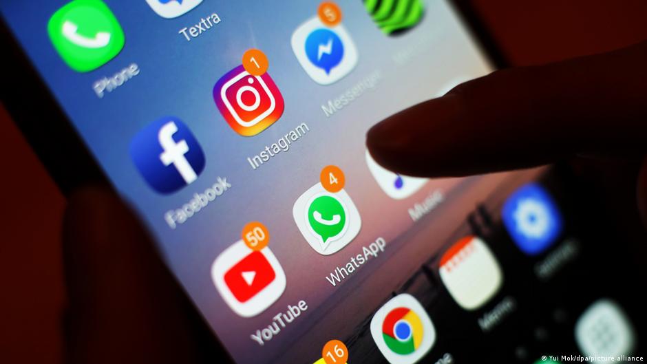 France’s lawmakers vote to ban social media for under-15s