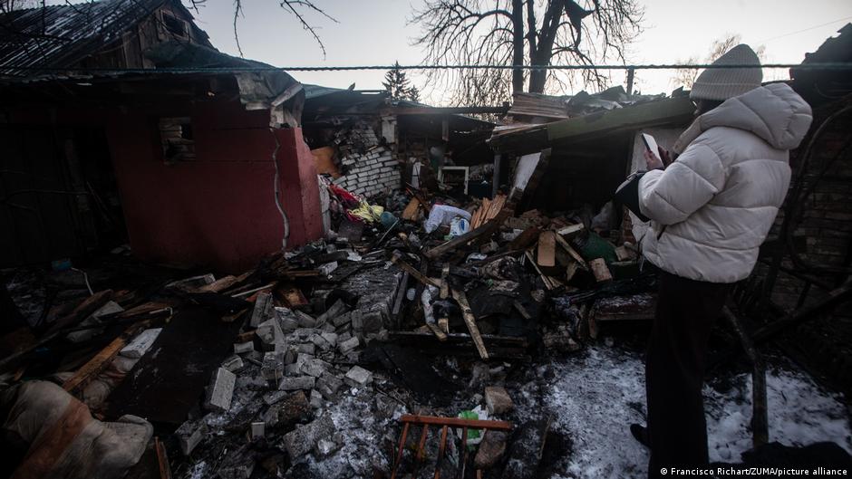Russia strikes 6 Ukrainian regions, killing at least 2