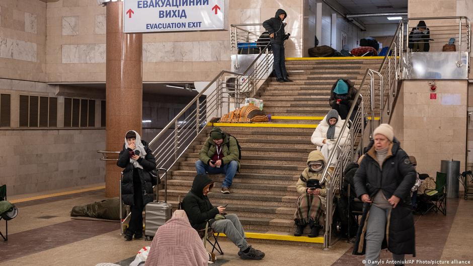 Overnight Russian attack cuts off power in Kyiv