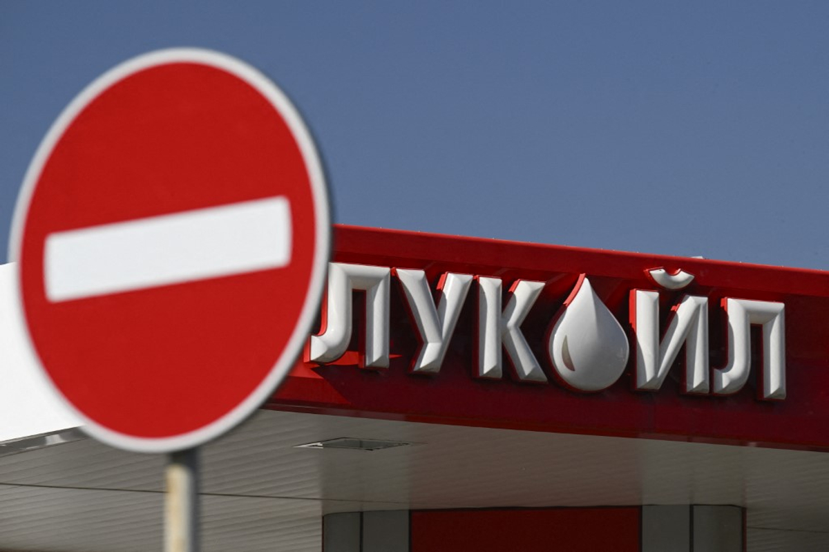 Russia’s Largest Private Oil Company Demands a Bailout