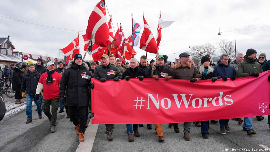Thousands take part in veteran anti-Trump protest
