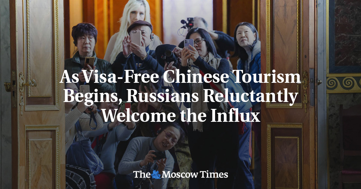 As Visa-Free Chinese Tourism Begins, Russians Reluctantly Welcome the Influx
