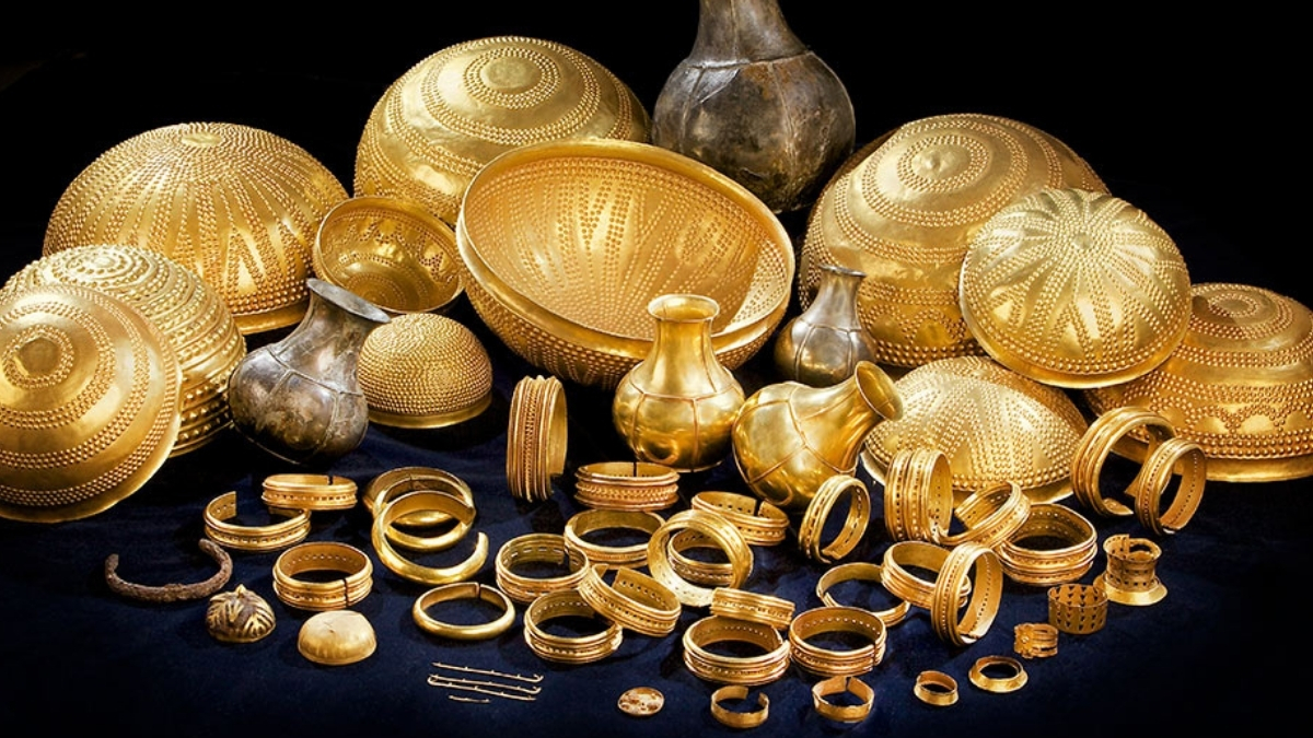 Strange Metal From Beyond Our Planet Spotted in Ancient Treasure Stash : ScienceAlert