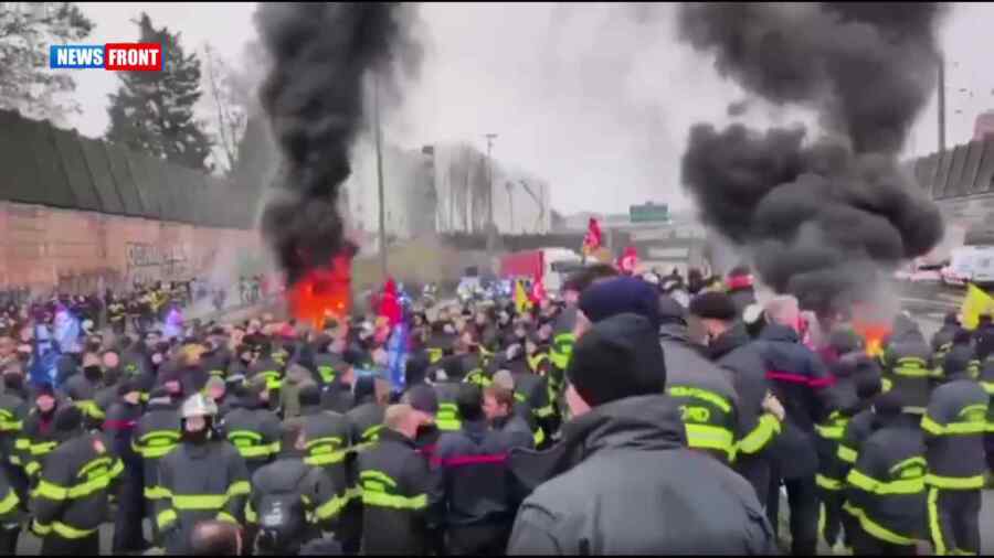 French firefighters went out to protest