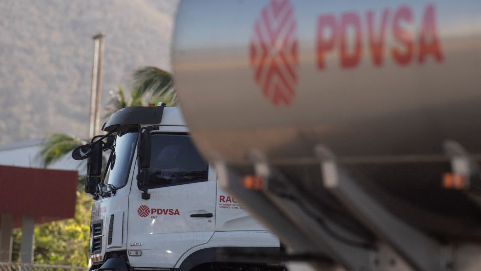 Trump says India will buy oil from Venezuela