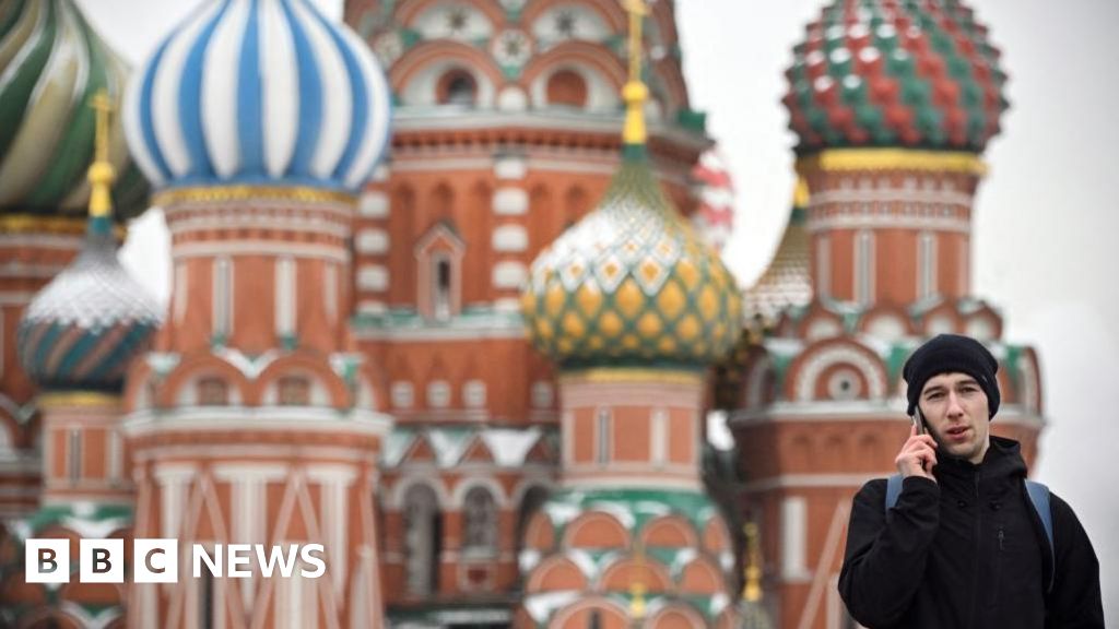 Russia moves to block WhatsApp in messaging app crackdown – BBC