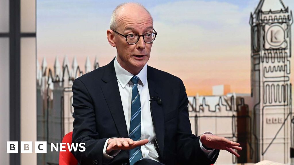 Don't drop PM over Mandelson, minister urges Labour MPs – BBC