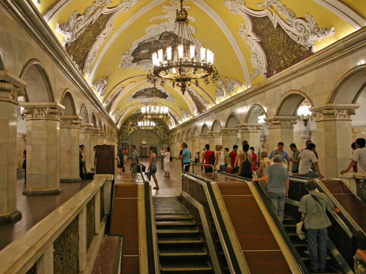 Moscow Metro May Introduce Spot Checks of Passengers’ Mobile Phones