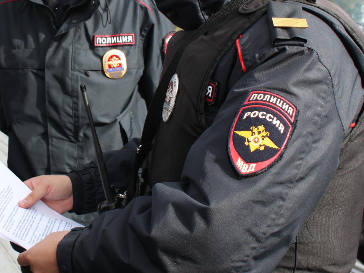 Suicide Bomber Attacks Police Officers at Moscow Rail Hub