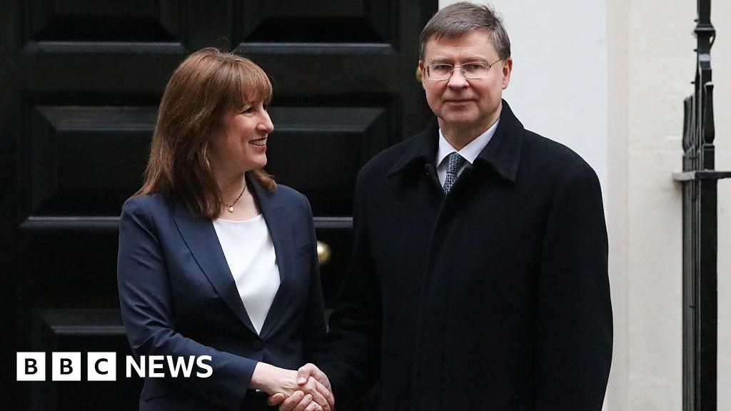 EU has 'open mind' on UK customs union debate, says commissioner – BBC