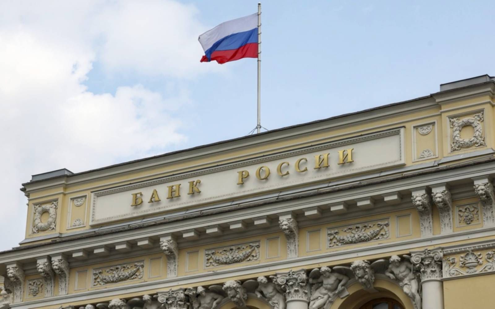 Russia cuts interest rate as growth slows