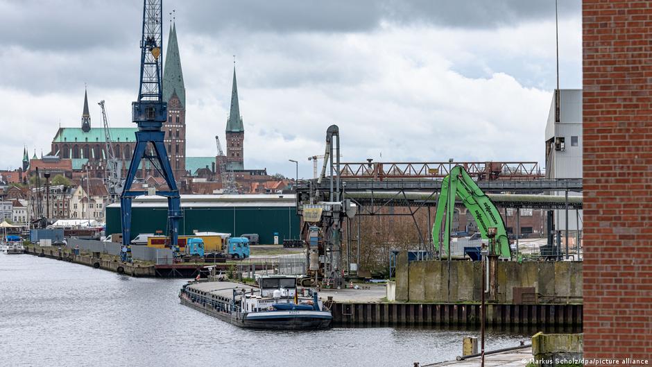 Raids in Germany over violation of Russia sanctions