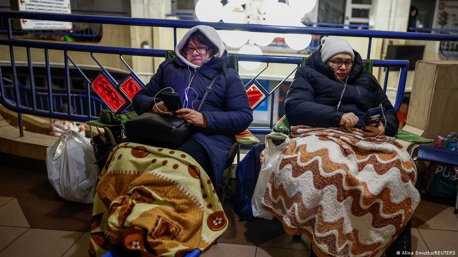In freezing Kyiv, Ukrainians endure without heat, power