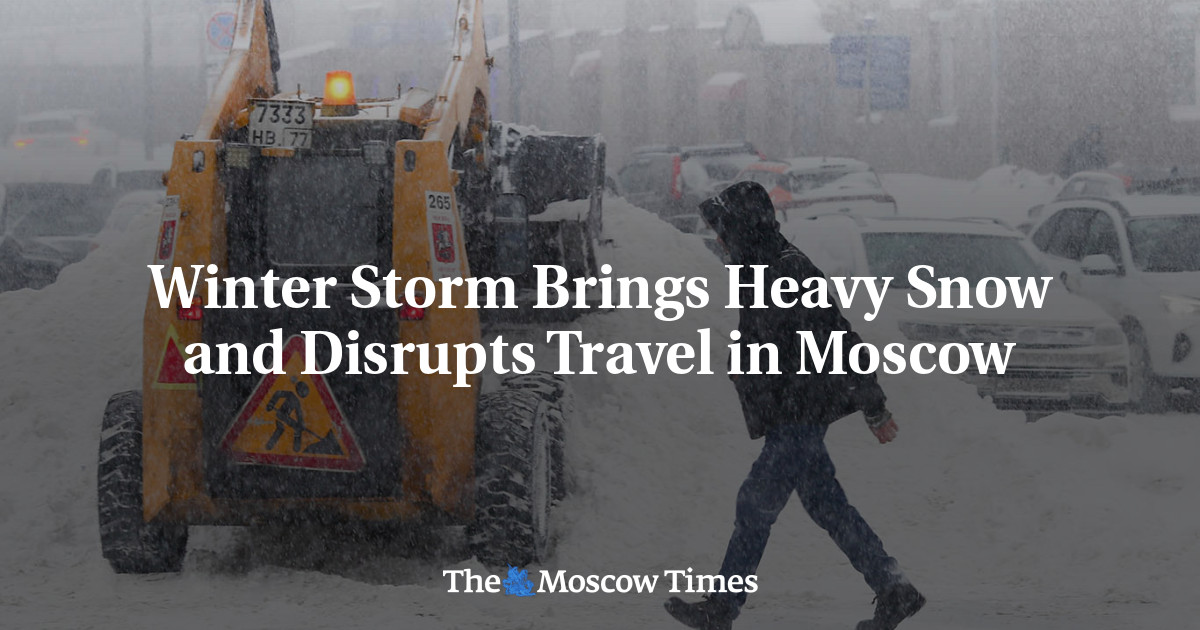 Winter Storm Brings Heavy Snow and Disrupts Travel in Moscow