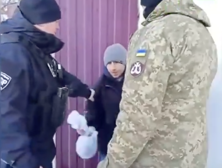WATCH: Ukraine Bounty Hunters Try To Force Conscript A Dwarf